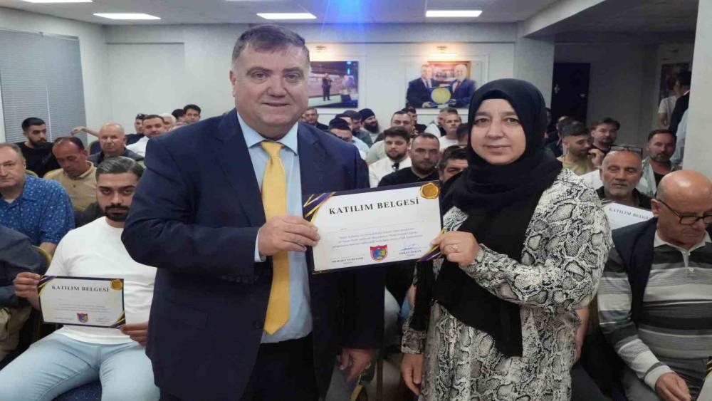 İzmir&rsquo;deki taksiciler m&uuml;şteri memnuniyeti i&ccedil;in eğitimden ge&ccedil;iyor
