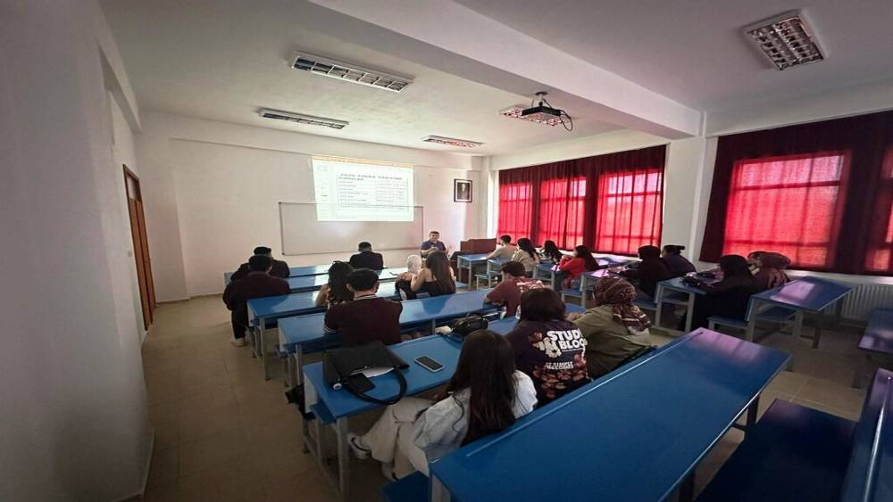 Hisarcık MYO&rsquo;da "Danışman-&Ouml;ğrenci Paylaşım Saatleri" etkinliği
