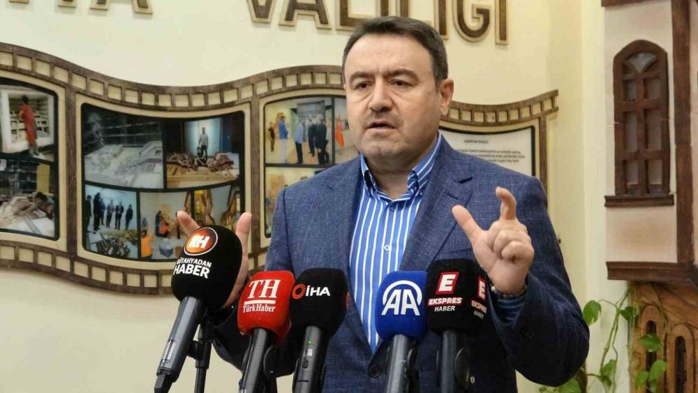 K&uuml;tahya&rsquo;daki trafik kazasına ilişkin Vali Musa Işın&rsquo;dan a&ccedil;ıklama: "Olayda &ouml;rtbas s&ouml;z konusu değil"
