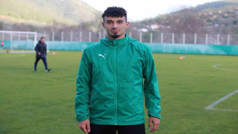 G&ouml;ztepe, G&ouml;kdeniz Bayrakdar transferini bitirdi
