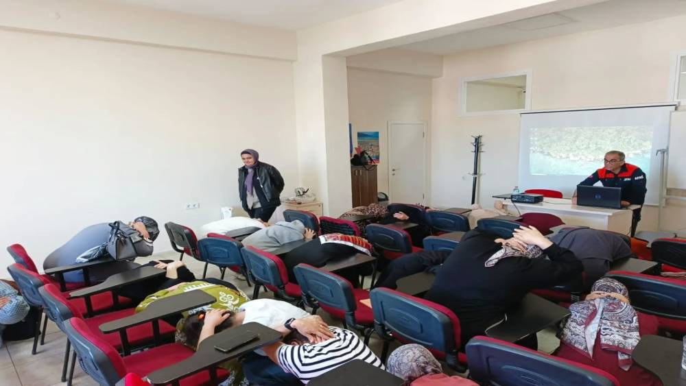 Aydın&rsquo;da kursiyerler ve otel personeline afet eğitimi
