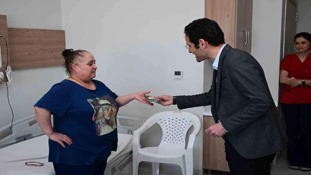 Manisa&rsquo;daki hastalara mesir macunu dağıtıldı
