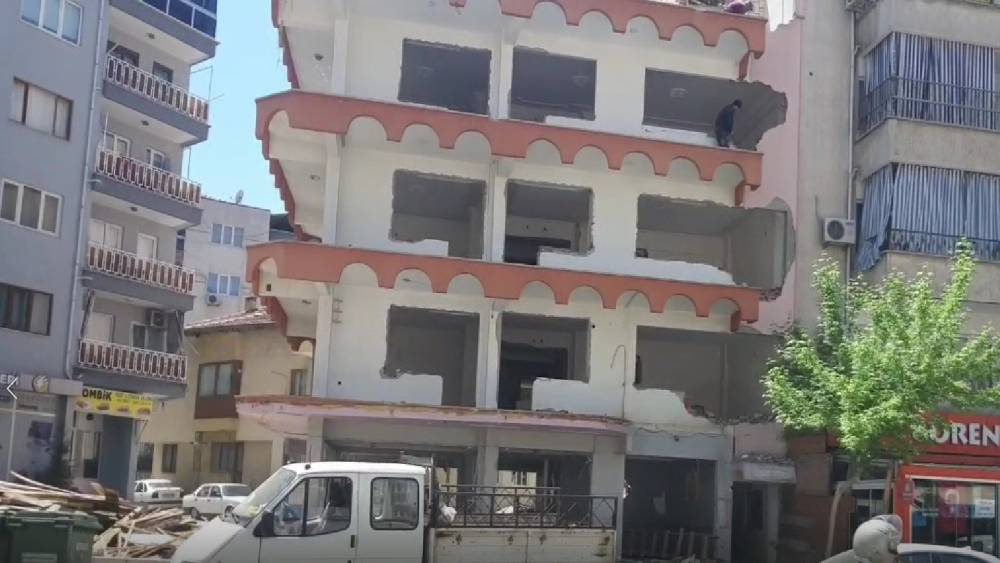 Yıkım firmasından a&ccedil;ıklama: "T&uuml;m tedbirlerimizi aldık, yıkım ruhsatımız mevcut"
