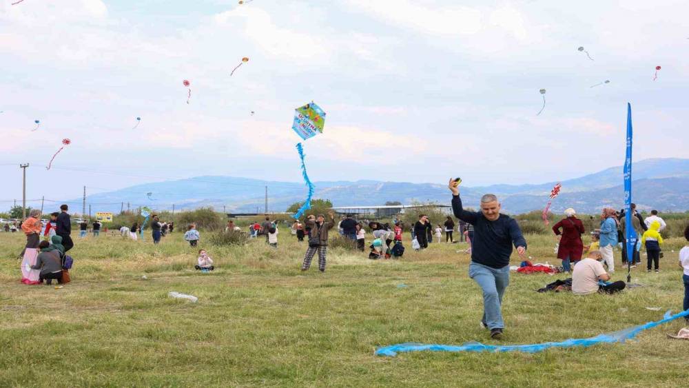 Aydın&rsquo;da u&ccedil;urtmalar g&ouml;ky&uuml;z&uuml;n&uuml; renklendirdi

