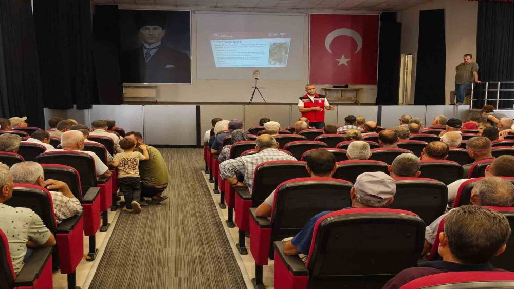 İncirde kaliteyi artıracak uygulamalar &uuml;reticilere anlatıldı
