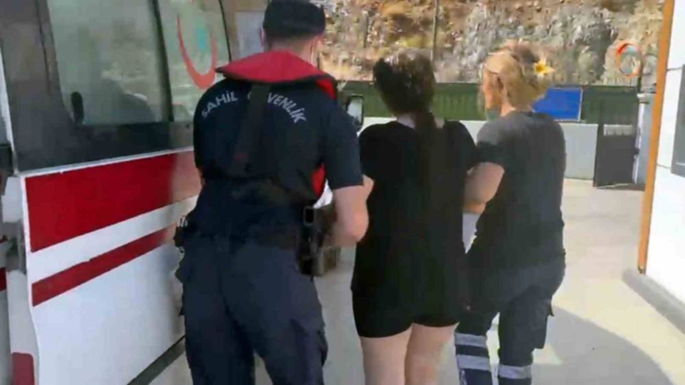 Gezi teknesinde rahatsızlanan vatandaş karaya tahliyesi yapıldı

