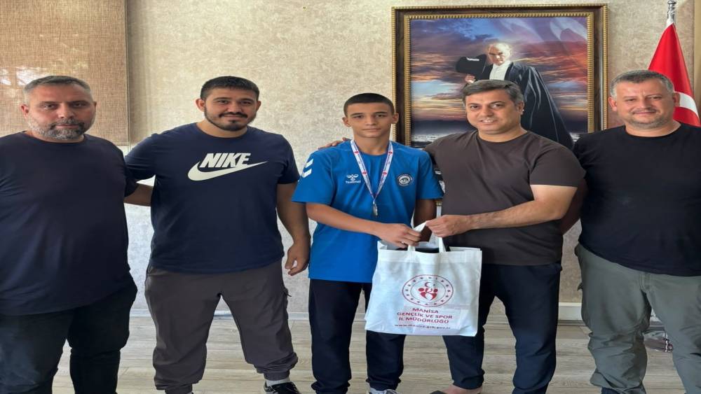 İl M&uuml;d&uuml;r&uuml; &Ouml;zt&uuml;rk&rsquo;ten T&uuml;rkiye Şampiyonu Yaman&rsquo;a kutlama
