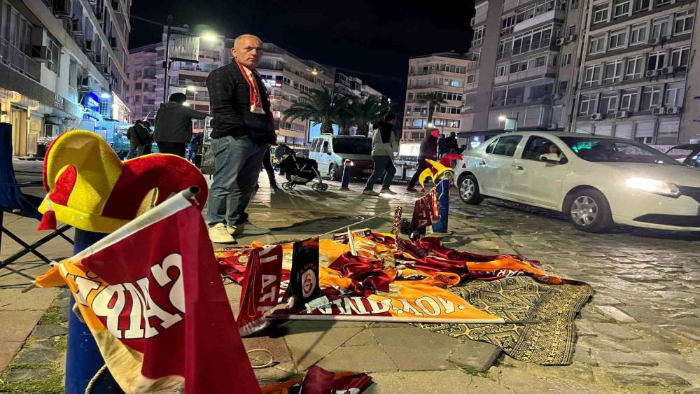 Galatasaray&rsquo;ın mağlubiyeti İzmirli seyyar satıcıları da vurdu

