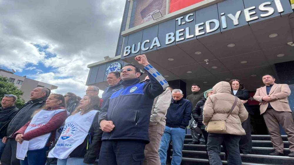 İzmir&rsquo;de belediye memurlarının &rsquo;TİS&rsquo; eylemi s&uuml;r&uuml;yor
