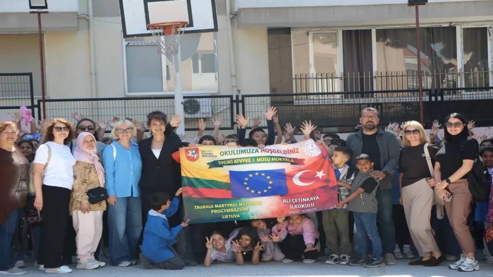 Litvanyalı &ouml;ğretmenler Dikili&rsquo;de T&uuml;rk eğitim sistemini inceledi
