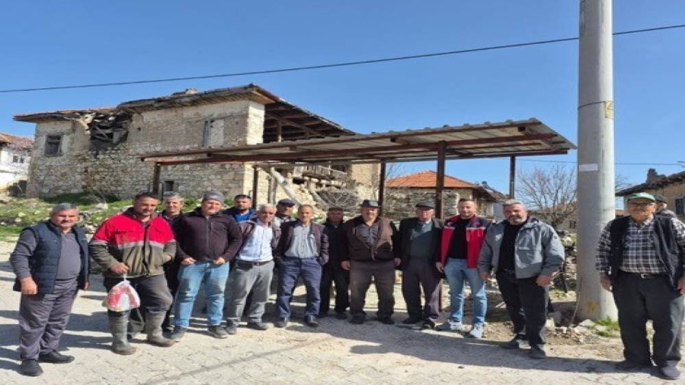 Uşak Tarım ve Orman M&uuml;d&uuml;rl&uuml;ğ&uuml; ekipleri &uuml;reticilerle bir araya geldi
