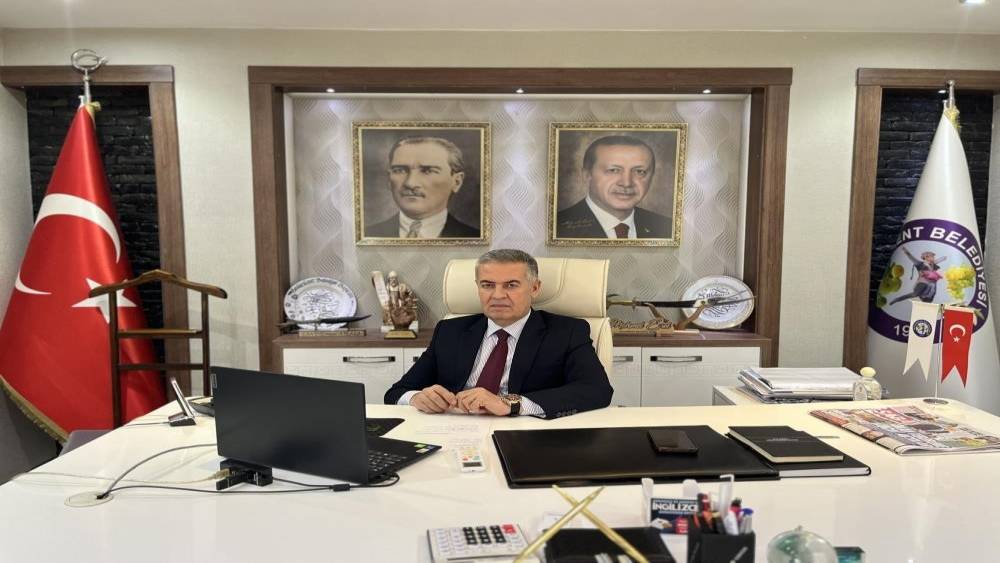 Başkan Erol: "Hizmetin &ouml;n&uuml;ndeki tek engel CHP&rsquo;dir"
