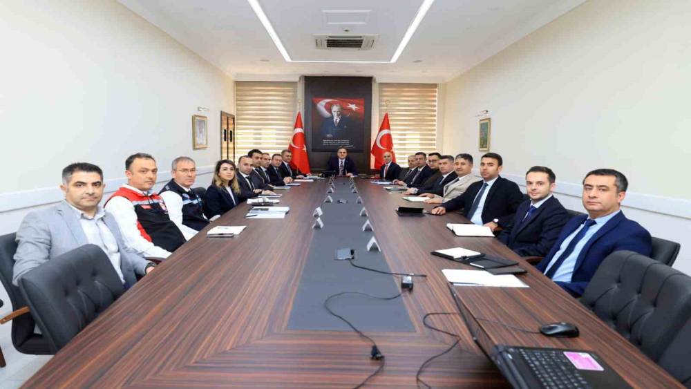 Vali Akbıyık başkanlığında &lsquo;Tarımda doğal afet kaynaklı&lsquo; zararlar değerlendirildi
