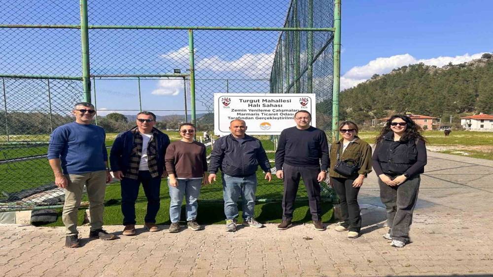 Marmaris Turgut Mahallesi&rsquo;nde futbol sahası yenilendi
