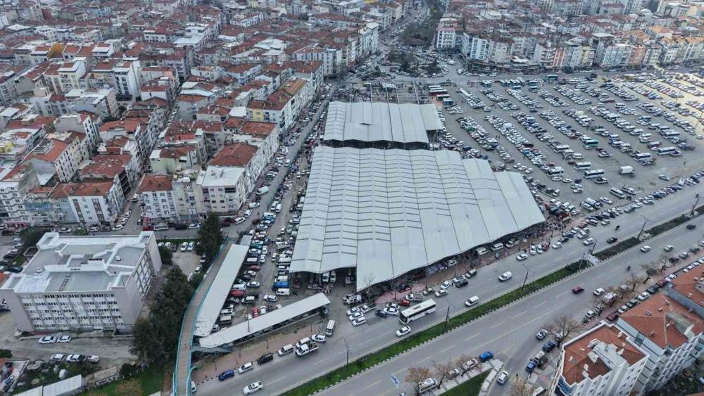 Manisa&rsquo;nın en b&uuml;y&uuml;k pazaryerinin altyapı sorunu &ccedil;&ouml;z&uuml;me kavuştu

