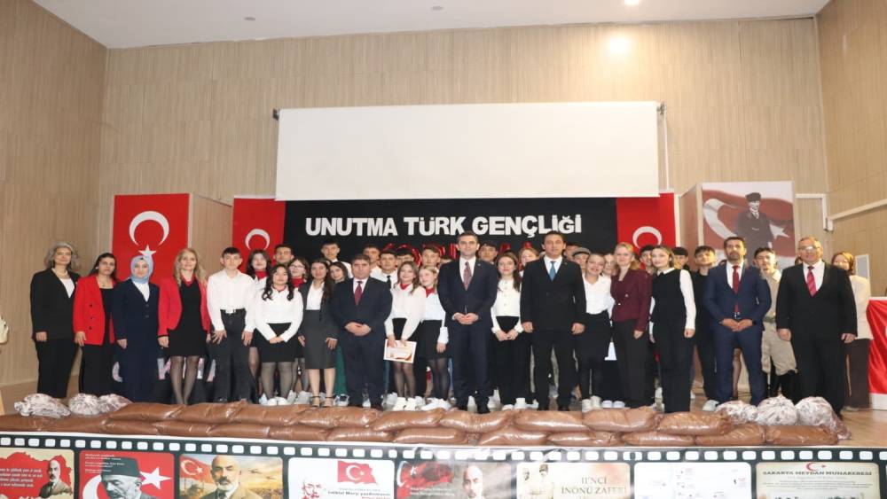 Selendi&rsquo;de İstiklal Marşı&rsquo;nın kabul&uuml;n&uuml;n 105. yılı anıldı
