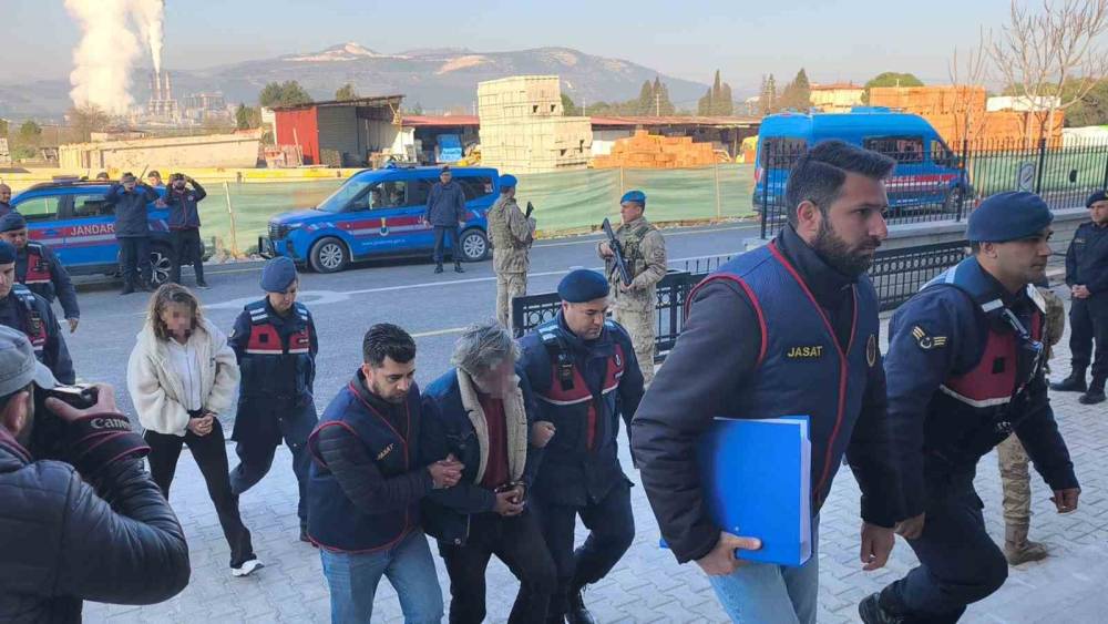 Yangında &ouml;len &ccedil;ift ile ilgili kundaklama iddiası: Torunu ve 5 kişi adliyeye sevk edildi
