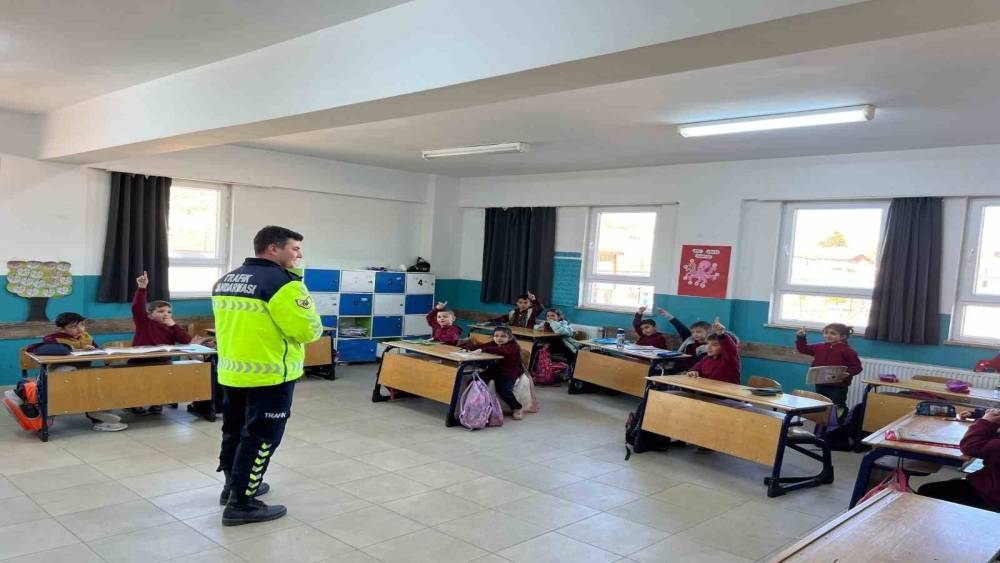K&uuml;tahya&rsquo;da jandarmadan &ouml;ğrencilere trafik eğitimi
