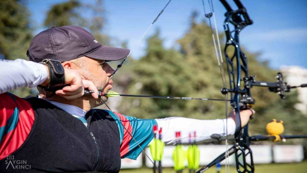 Denizlili Para Ok&ccedil;u Abdullah Yorulmaz T&uuml;rkiye Şampiyonu oldu
