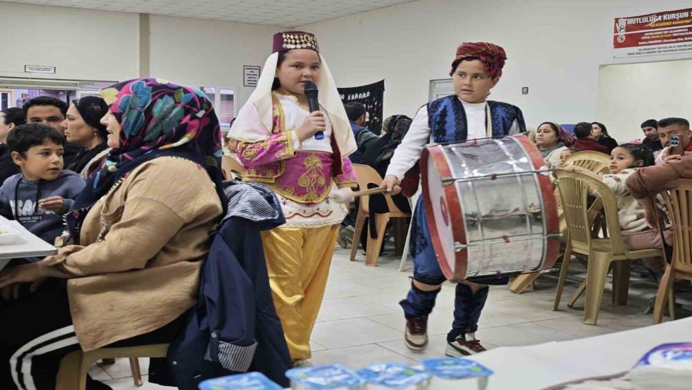 &Ccedil;ocukların Ramazan g&ouml;sterileri iftar sofrasına renk kattı
