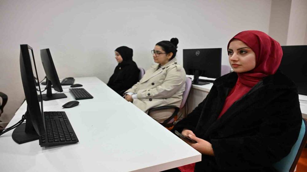 Manisa B&uuml;y&uuml;kşehir Belediyesinden gen&ccedil;lere dijital gelecek vizyonu
