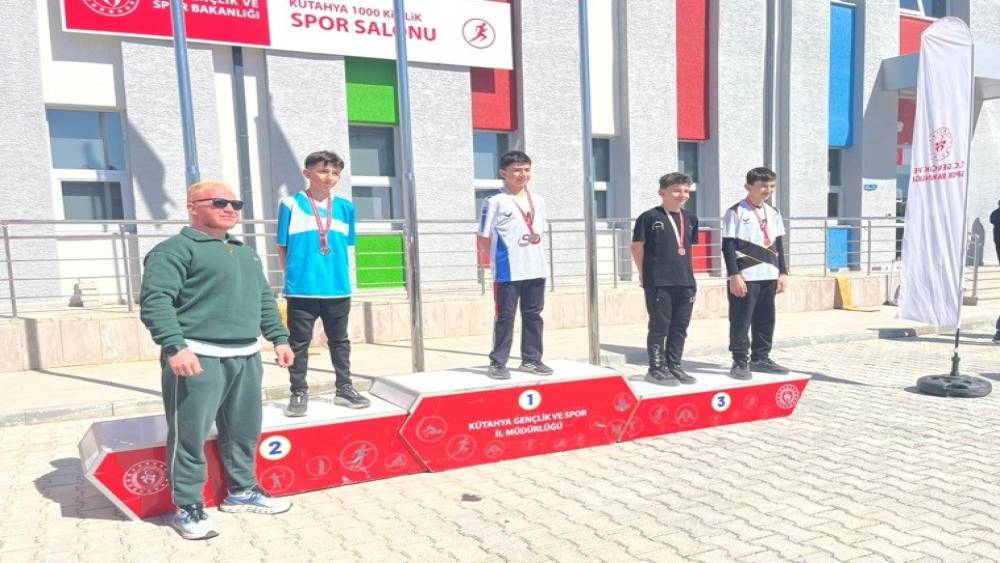 K&uuml;tahya&rsquo;da Yıldızlar ve K&uuml;&ccedil;&uuml;kler il şampiyonası tamamlandı
