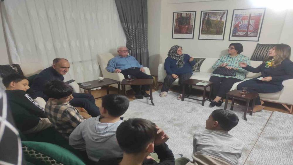 Şehit ailesi ile devlet korumasındaki &ccedil;ocuklar aynı sofrada buluştu
