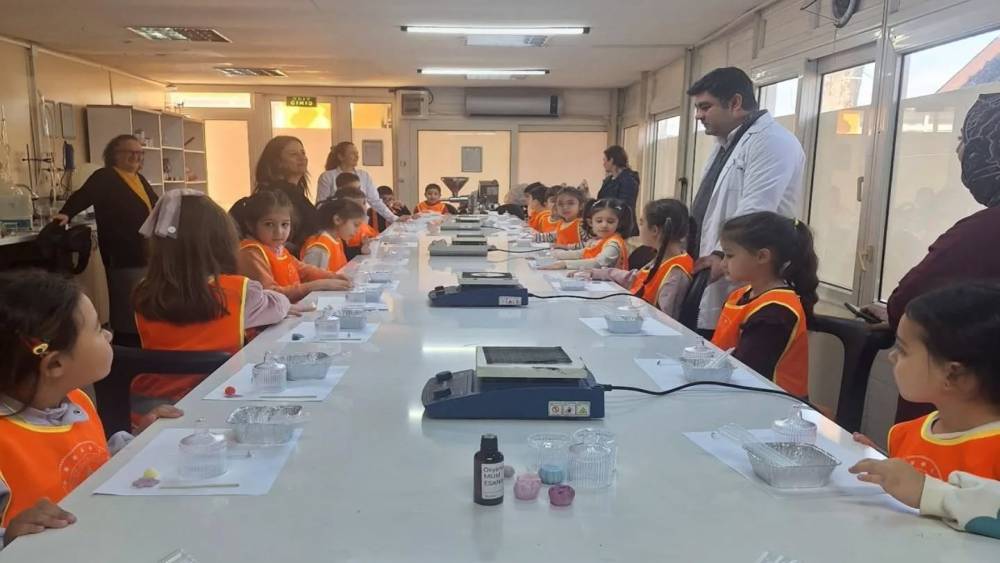 K&ouml;yceğizli minikler mum yapımını &ouml;ğrendi
