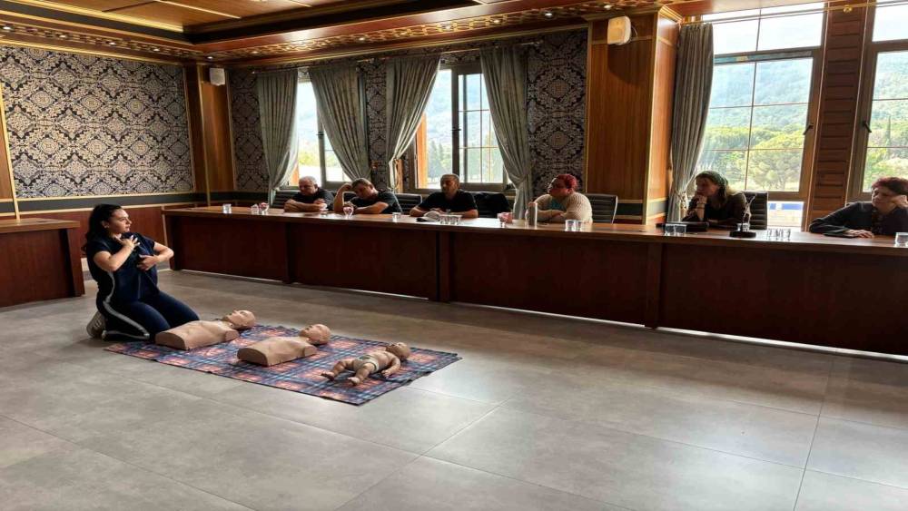 Yunusemre Belediyesi personeline ilkyardım eğitimi
