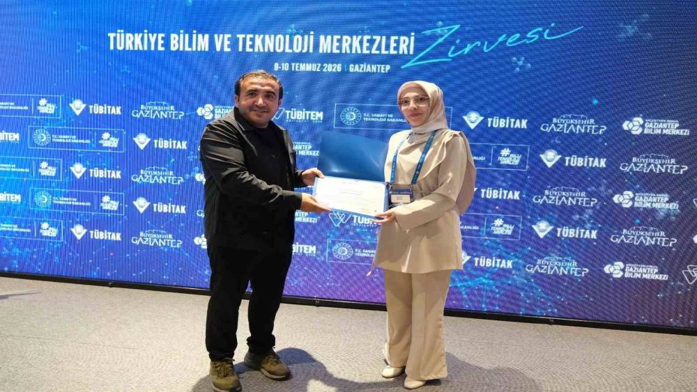 Bilim Uşak Ekibi 5. T&uuml;rkiye Bilim ve Teknoloji Merkezleri Zirvesi&rsquo;ne katıldı

