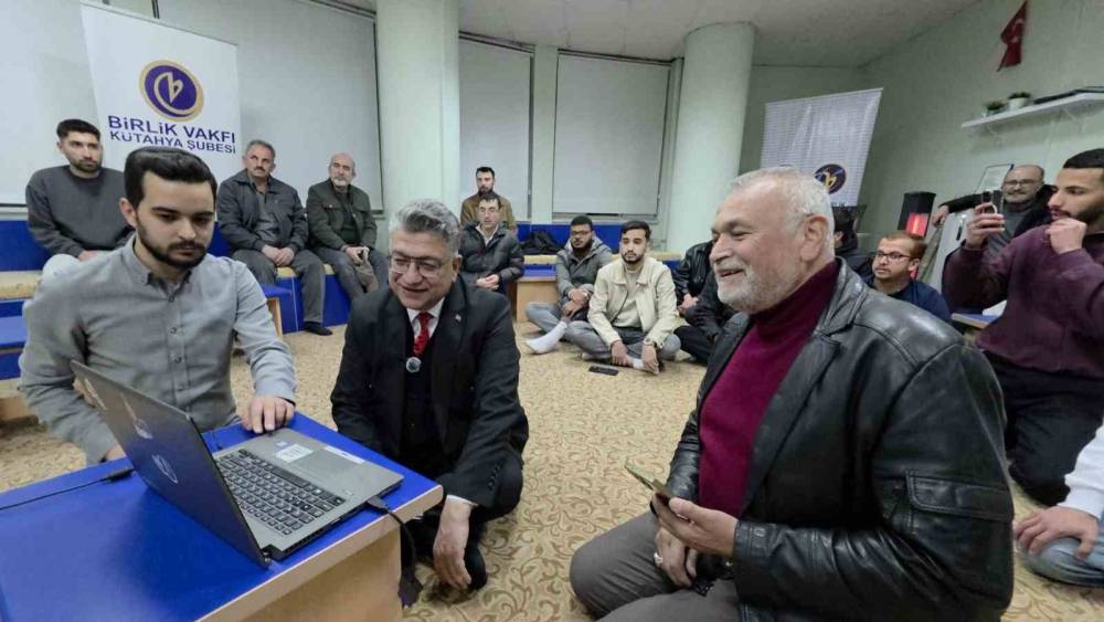İ&ccedil;işleri Bakan Yardımcısı Ali &Ccedil;elik, K&uuml;tahya&rsquo;daki sahur programına canlı bağlantıyla katıldı
