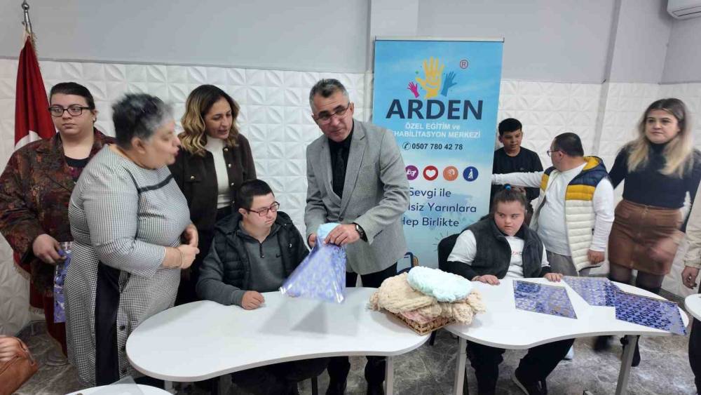 S&ouml;ke&rsquo;nin &ouml;zel &ccedil;ocuklarından Şırnak&rsquo;taki kardeşlerine sıcak hediye
