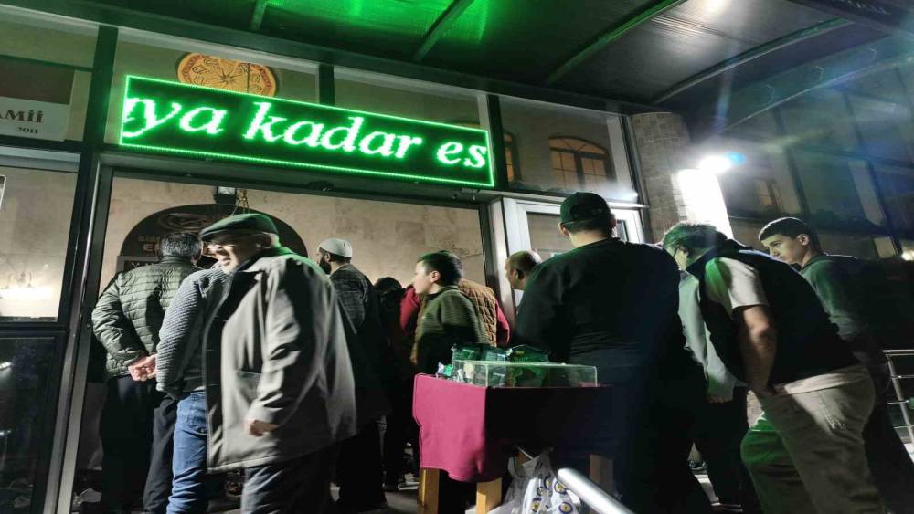 Aydın&rsquo;da Kadir Gecesi&rsquo;nde camiler doldu taştı
