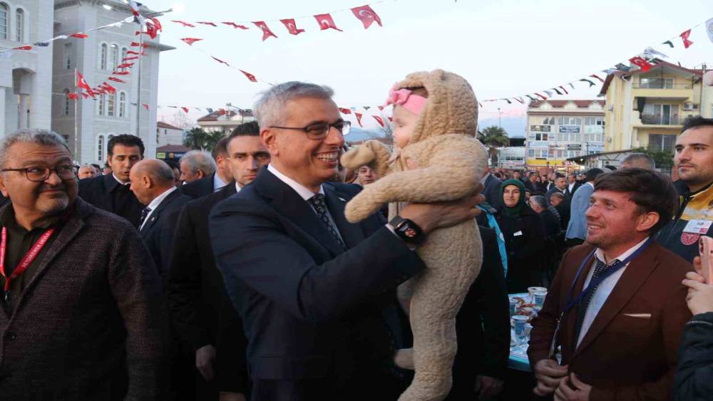 Sağlık Bakanı Memişoğlu: "Cumhurbaşkanımız Recep Tayyip Erdoğan&rsquo;ın liderliğinde gece g&uuml;nd&uuml;z demeden halkımıza hizmet etmeye &ccedil;alışıyoruz"
