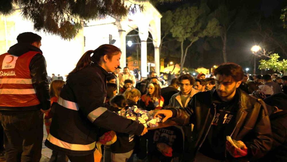 Aydın B&uuml;y&uuml;kşehir&rsquo;den Kadir Gecesi&rsquo;nde lokum ikramı
