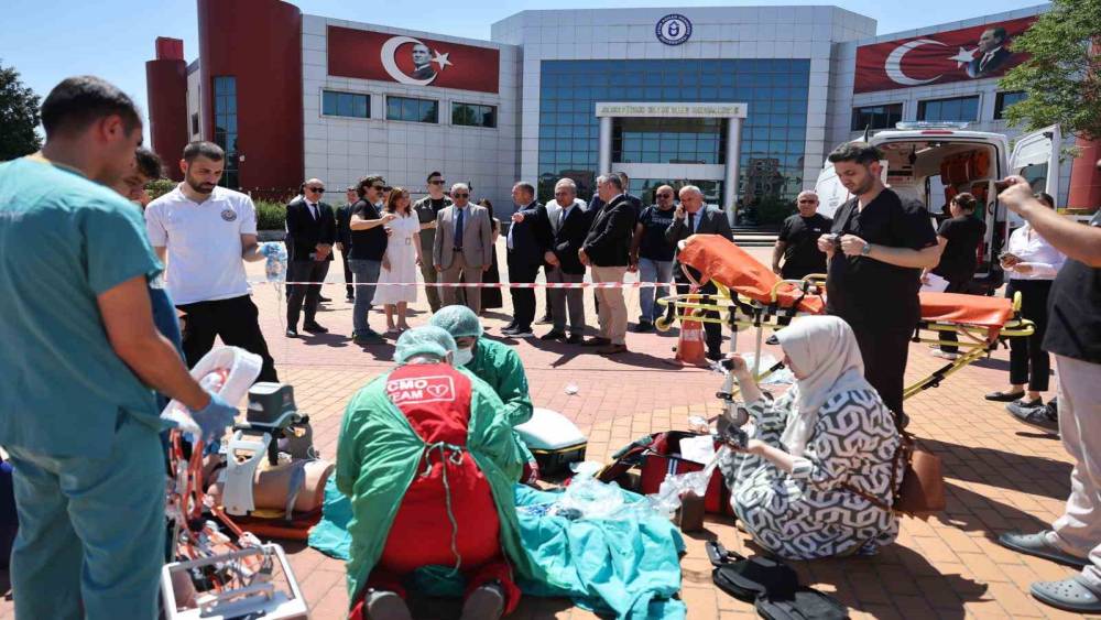 AD&Uuml;&rsquo;de tatbikat başarıyla yapıldı
