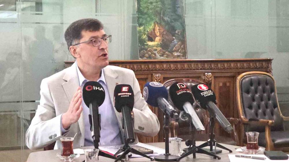 K&uuml;tahya Belediye Başkanı Kahveci: "Alnımız a&ccedil;ık, başımız dik, g&ouml;revimizin başındayız"
