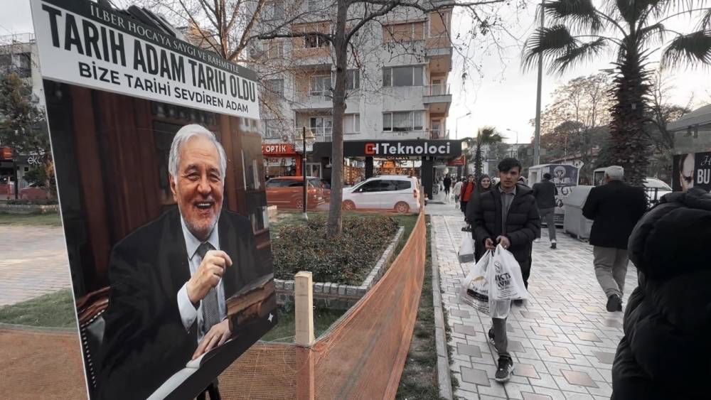 Turgutlu&rsquo;da esnaftan İlber Ortaylı i&ccedil;in helva hayrı
