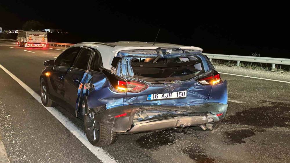 Uşak&rsquo;ta tır ile otomobilin &ccedil;arpışması sonucu aynı aileden 4 kişi yaralandı
