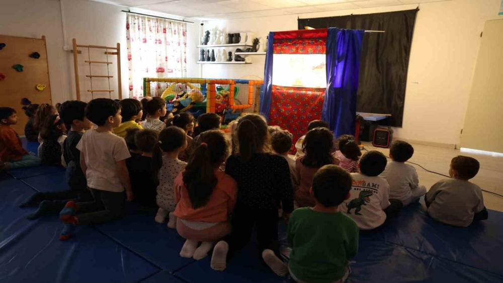 Didim Belediyesi minikleri Hacivat ve Karag&ouml;z ile buluşturdu
