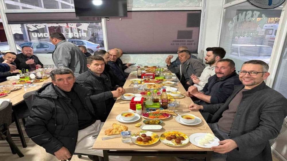 &Ccedil;avdarhisar&rsquo;da kaymakam, muhtarlar ve protokol &uuml;yeleri iftarda bir araya geldi
