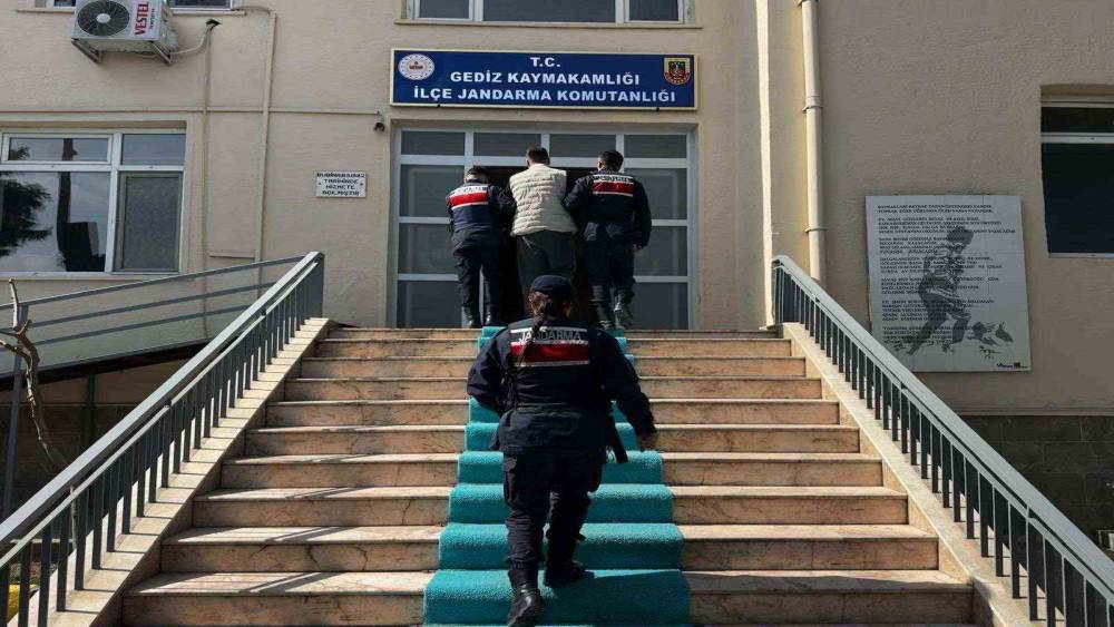Cezaevi firarisi Gediz&rsquo;de yakalandı
