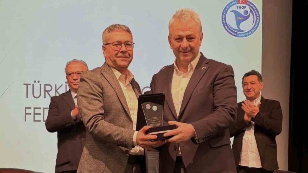 T&uuml;rkiye Halk Oyunları Federasyonu Başkanı H&uuml;seyin G&uuml;ler E&Uuml;&rsquo;ye konuk oldu
