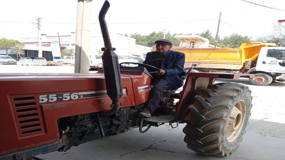 &Ccedil;alınan trakt&ouml;r&uuml;ne 21 yıl sonra kavuştu
