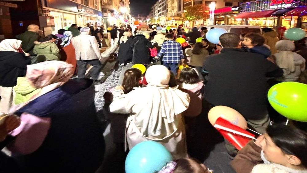 Turgutlu&rsquo;da Kadir Gecesinde &ccedil;ocuklar y&uuml;r&uuml;y&uuml;ş yaptı
