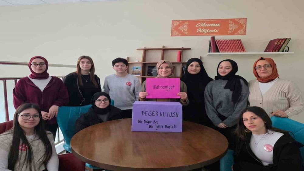 İzmirli &ouml;ğrencilerin el emeği Gazze&rsquo;de iftar sofrasına d&ouml;n&uuml;şt&uuml;
