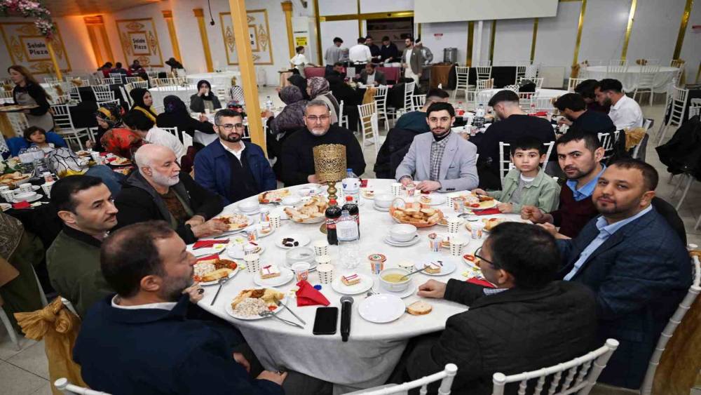 İlahiyat Fak&uuml;ltesinde 250 kişilik dev iftar buluşması

