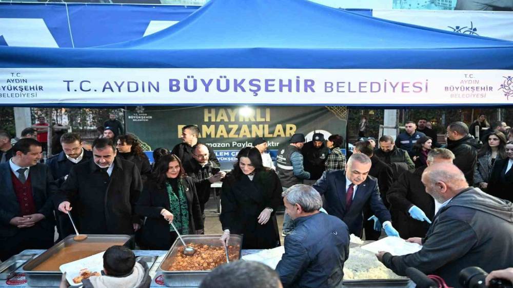 Başkan &Ccedil;er&ccedil;ioğlu, B&uuml;y&uuml;kşehir Belediyesi ve ASKİ personelleri ile iftar sofrasında buluştu
