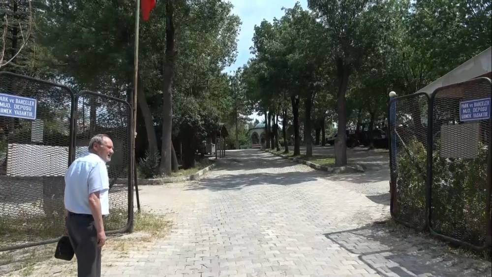 Karag&ouml;z Ahmed Paşa&rsquo;nın K&uuml;tahya&rsquo;daki kabri ve tarihi alan i&ccedil;in "ziyarete a&ccedil;ılmalı" &ccedil;ağrısı
