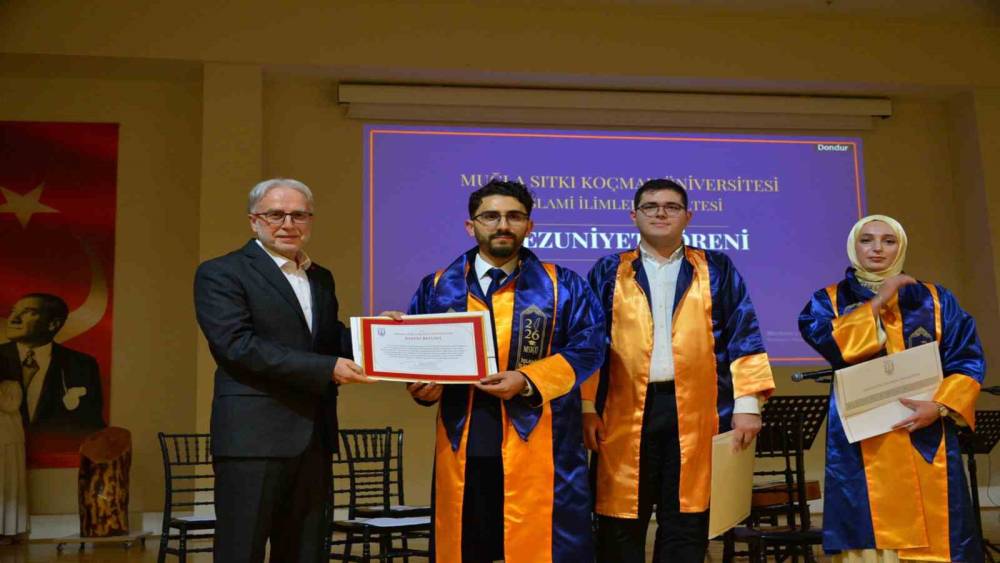 MSK&Uuml; İslami İlimler Fak&uuml;ltesi mezunlarını verdi
